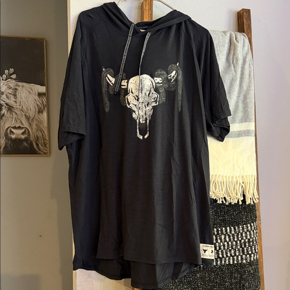 Under Armour Black Hooded Shirt with Skull Graphic